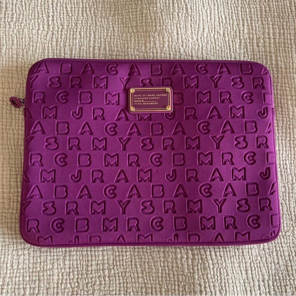 MARC JACOBS LAPTOP CASE- Colour-purple